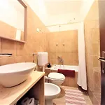 Large Flat In The Hills Of מנאג'יו